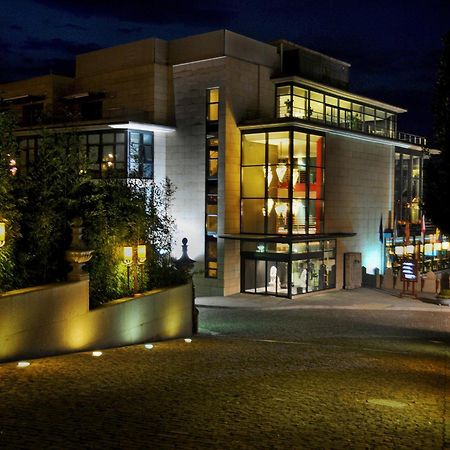 Pazo Los Escudos Hotel Spa & Resort Vigo Exteriör bild The main entrance of the museum