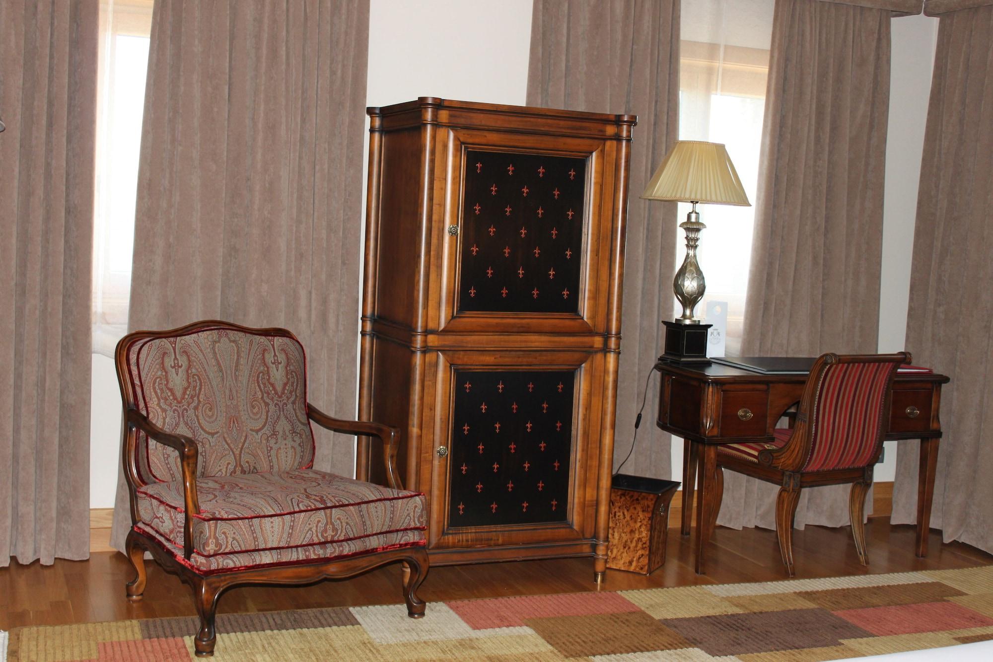 Pazo Los Escudos Hotel Spa & Resort Vigo Exteriör bild A typical room at the hotel