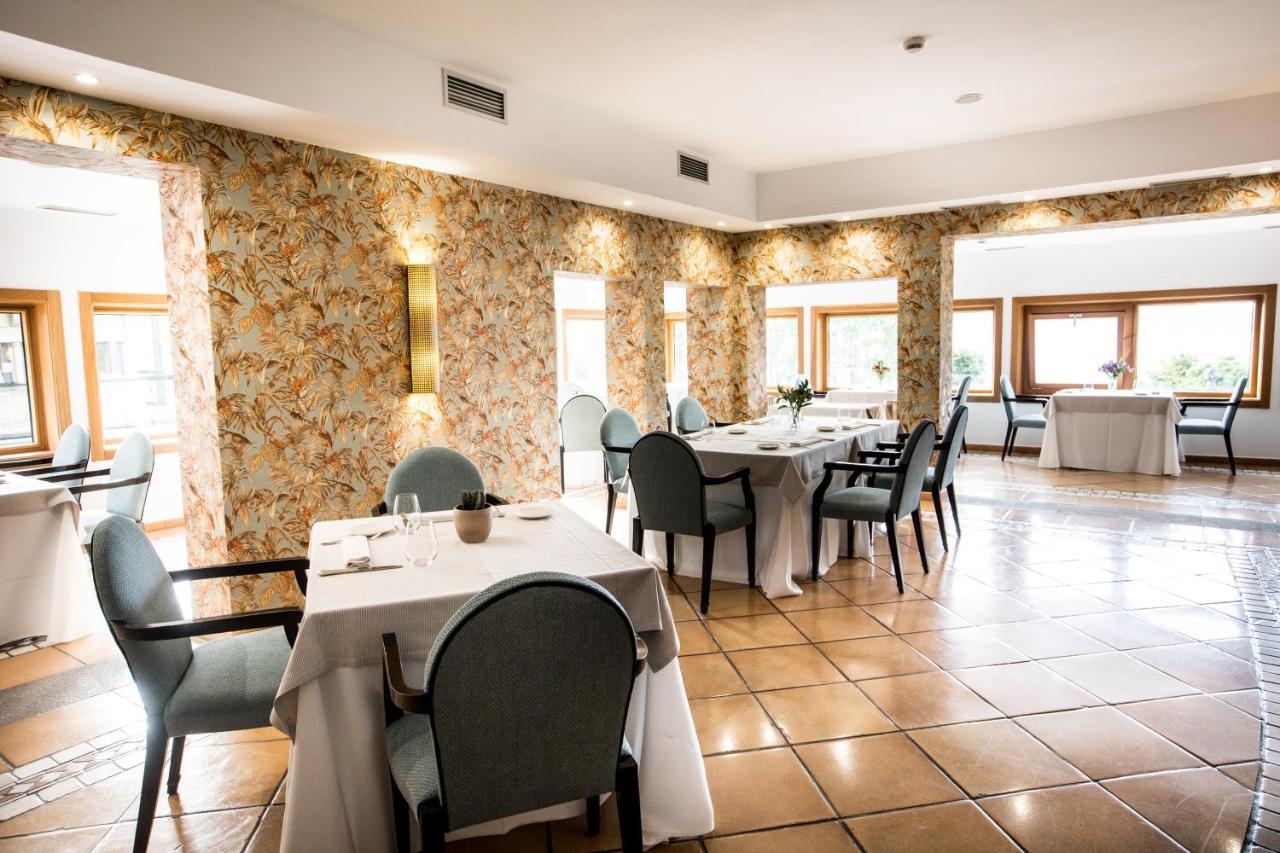 Pazo Los Escudos Hotel Spa & Resort Vigo Exteriör bild Restaurant