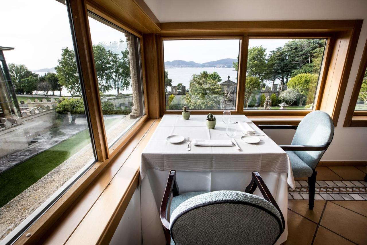 Pazo Los Escudos Hotel Spa & Resort Vigo Exteriör bild Restaurant "La Table du Lac"