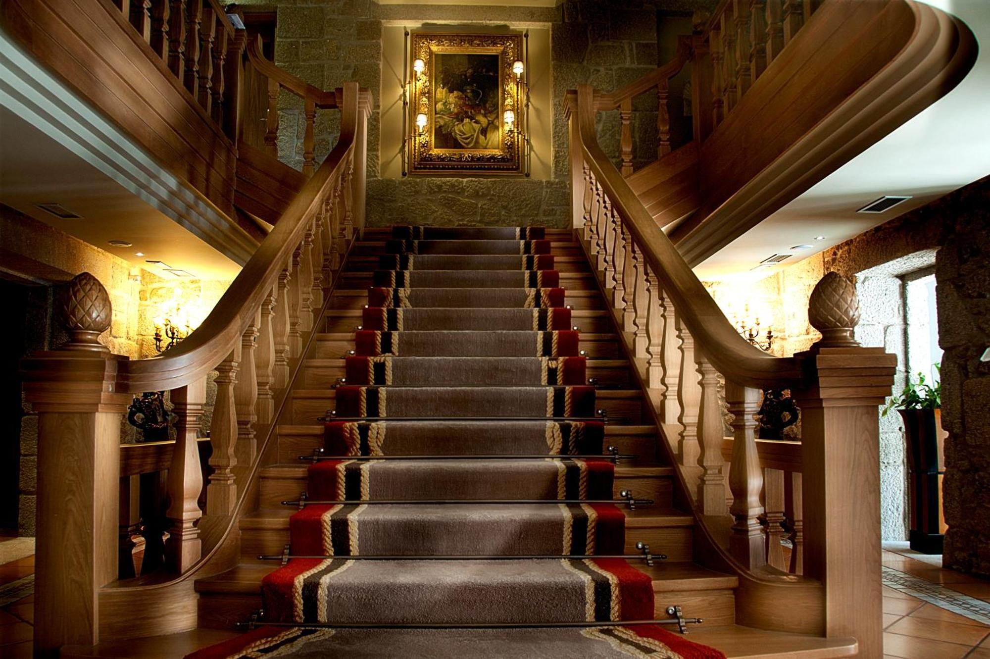 Pazo Los Escudos Hotel Spa & Resort Vigo Exteriör bild The staircase