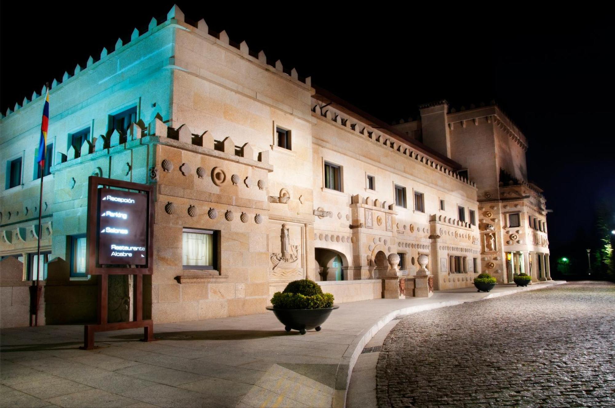 Pazo Los Escudos Hotel Spa & Resort Vigo Exteriör bild The Palace of the Dukes of Alba, the seat of the government of the Community of Madrid.